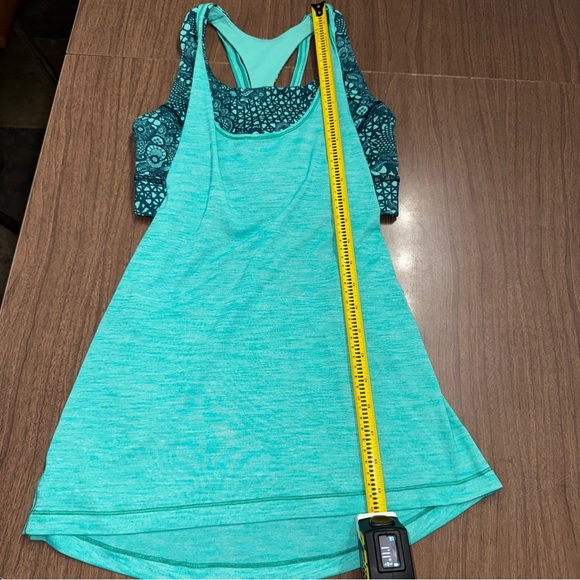 Lululemon Tank Womens 4 Green Twist & Toll 2 in 1 Yoga Gym Workout Athleisure - Picture 7 of 10